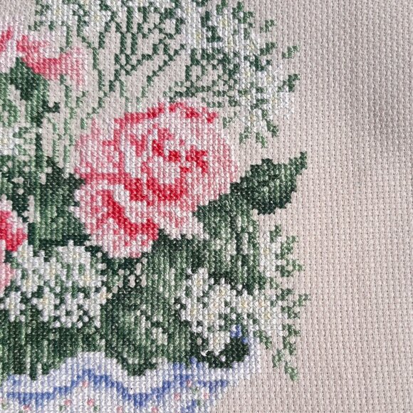 Vintage Finished Cross Stitch "Floral" Picture 10 1/2" x 11" - Picture 5 of 6